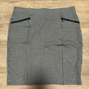 Black and white midi skirt, good stretch‎